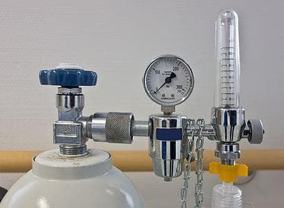 English: "Supplier of industrial gases for factories and government sectors in Iraq. We provide oxygen and nitrogen gas in large quantities for continuous use, tailored to meet the specific needs of different industries, hospitals, and government institutions in Kirkuk and Baghdad." Arabic: "مورد للغازات الصناعية للمصانع والقطاعات الحكومية في العراق. نوفر غاز الأكسجين والنيتروجين بكميات كبيرة للاستخدام المستمر، مخصصًا لتلبية احتياجات مختلف الصناعات والمستشفيات والمؤسسات الحكومية في كركوك وبغداد."